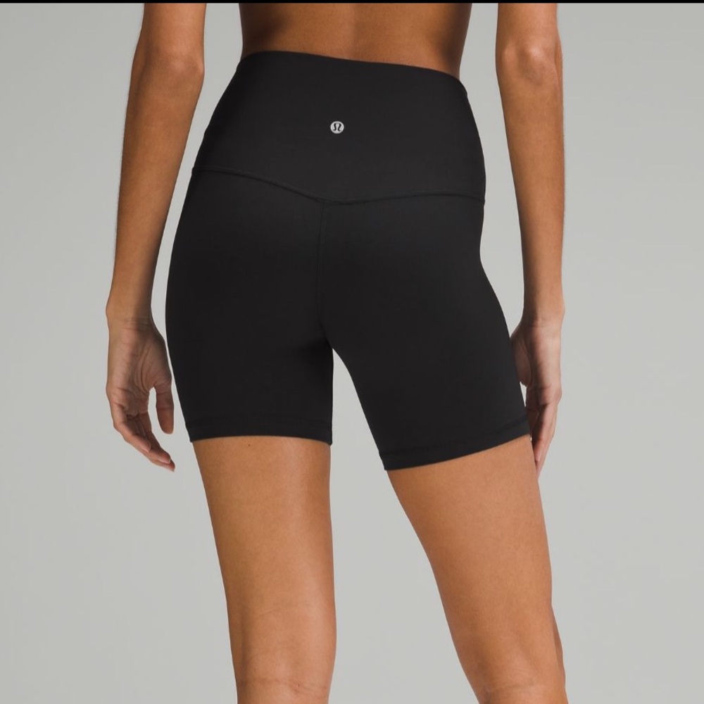 Lululemon Align 6” biker shorts with pockets- size 2- LIKE NEW condition!